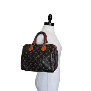 100% authentic vintage LOUIS VUITTON
Monogram Speedy 25